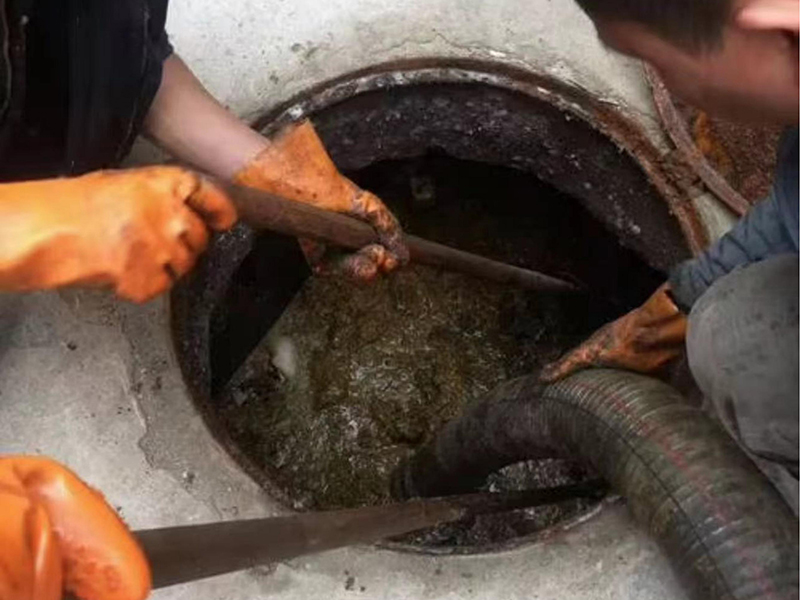 秦淮清理化粪池时如何避免沼气的危害?